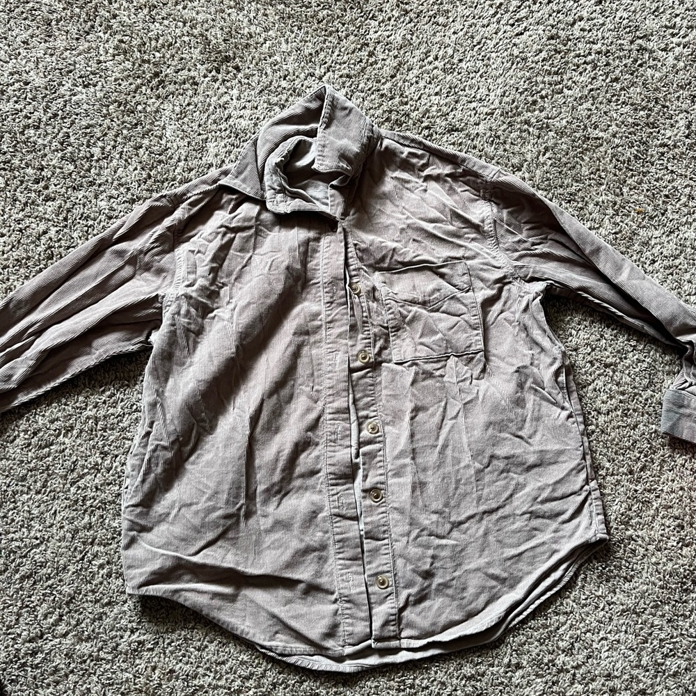 Super cute button up shirt